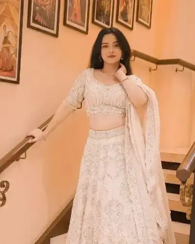 Escort Charbagh